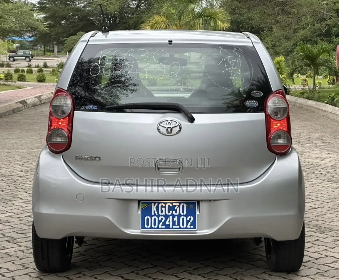 Toyota Passo 1.0 FWD 2010 Silver