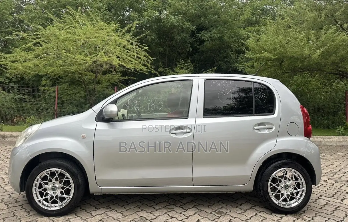 Toyota Passo 1.0 FWD 2010 Silver