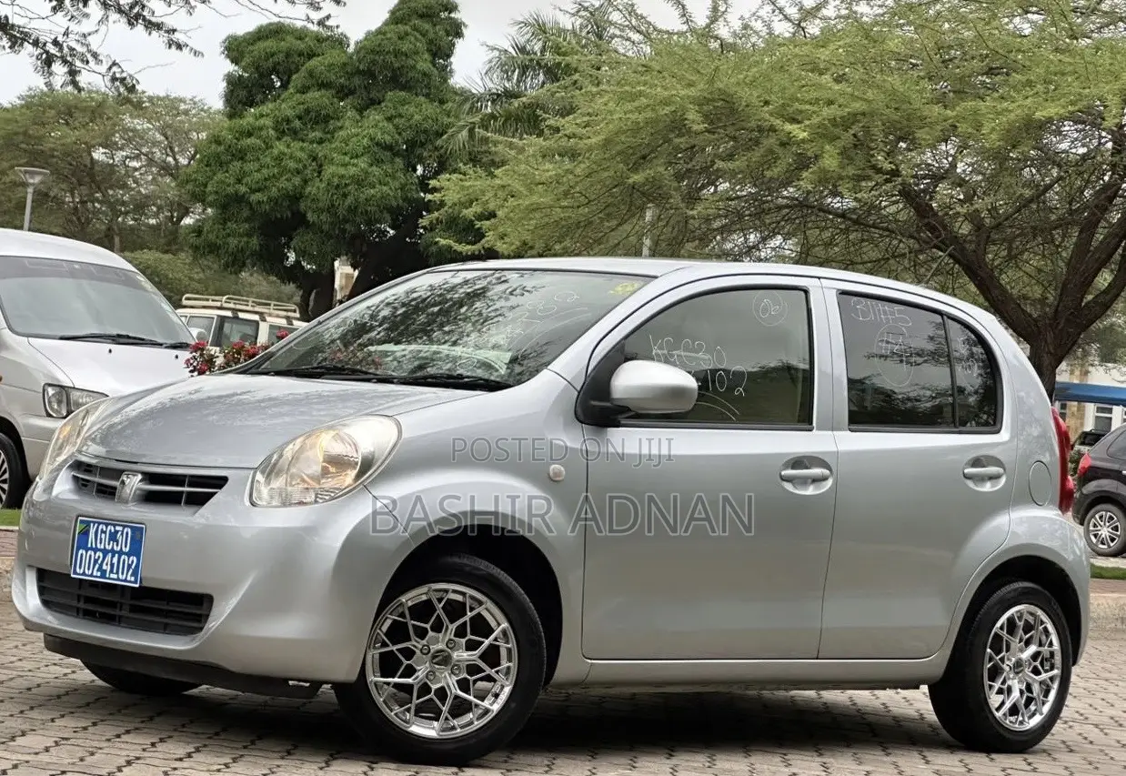 Toyota Passo 1.0 FWD 2010 Silver
