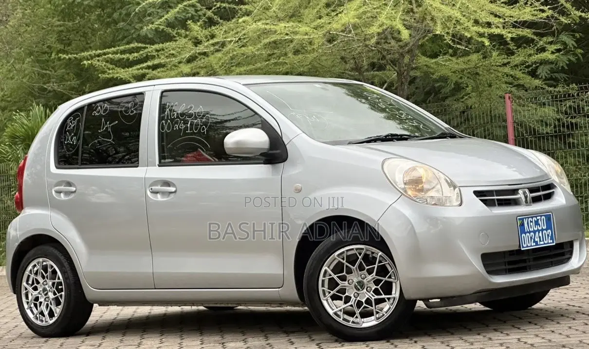 Toyota Passo 1.0 FWD 2010 Silver