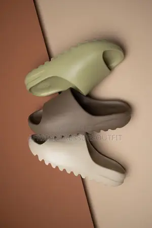 Yeezy Slides Casual Collection Available