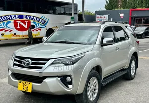 Toyota Fortuner 2015 Silver