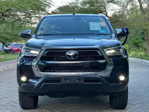 Toyota Hilux 2023 Blue