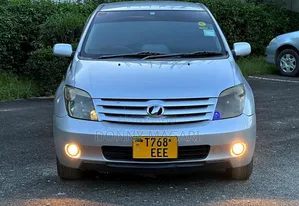 Toyota IST 2004 Silver
