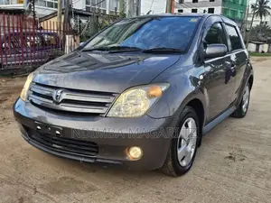 Toyota IST 2005 Gray