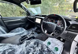 Toyota Hilux 2024 Pearl