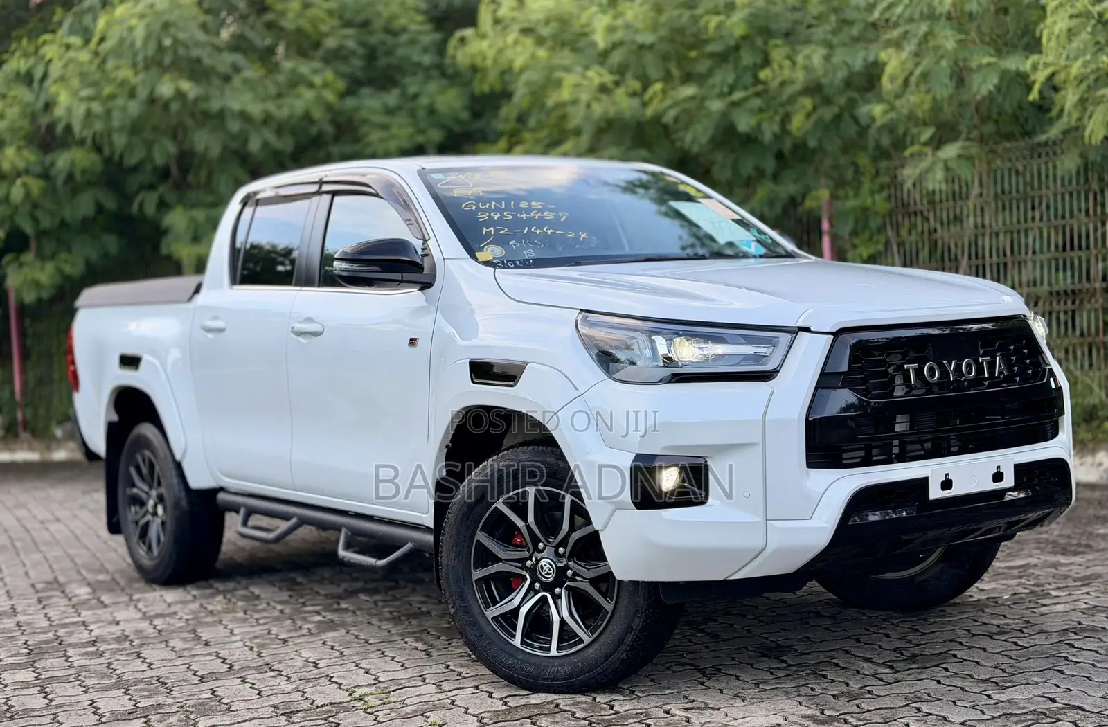 Toyota Hilux 2024 Pearl