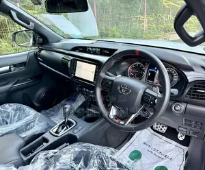 Toyota Hilux 2024 Pearl