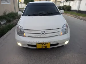 Toyota IST 2004 White