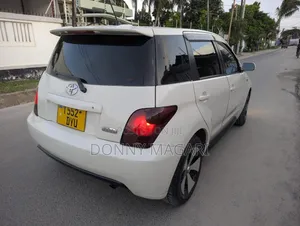 Toyota IST 2004 White