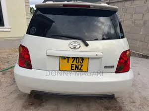 Toyota IST 2004 White