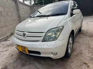 Toyota IST 2004 White