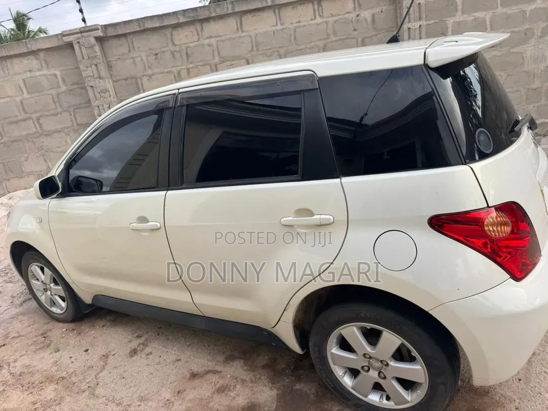 Toyota IST 2004 White