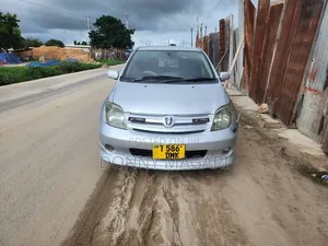 Toyota IST 2005 Silver
