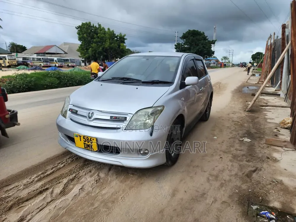 Toyota IST 2005 Silver