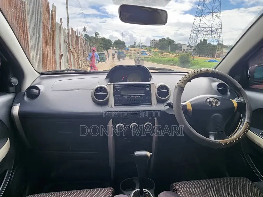 Toyota IST 2005 Silver