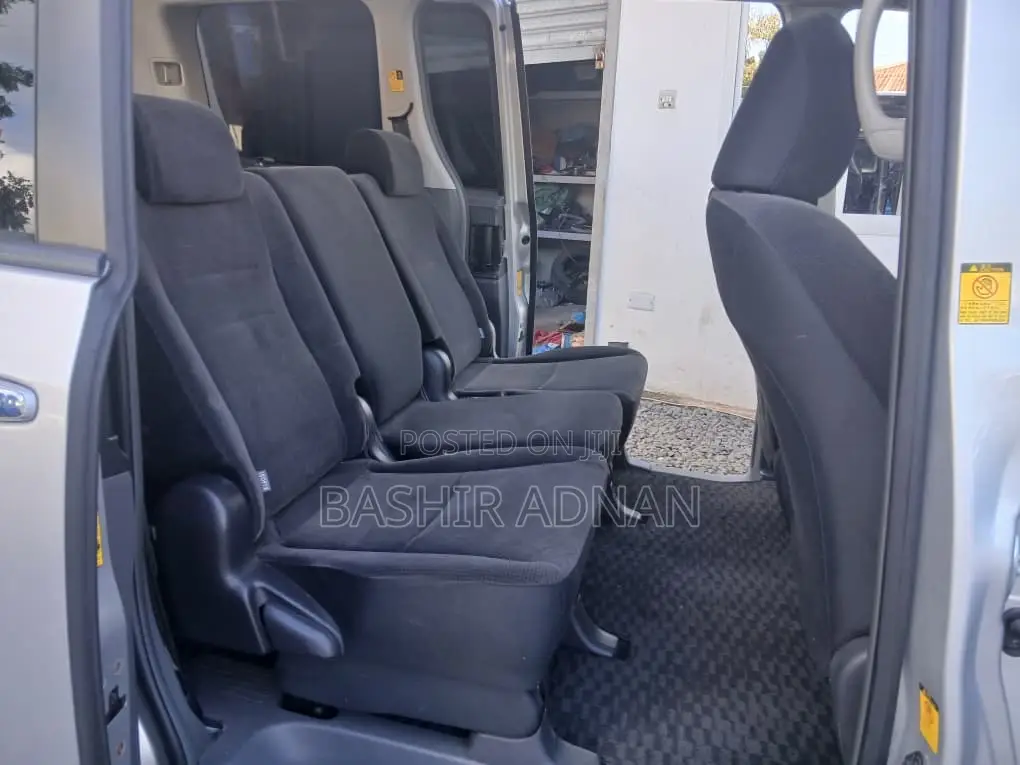 Toyota Noah 2009 Silver