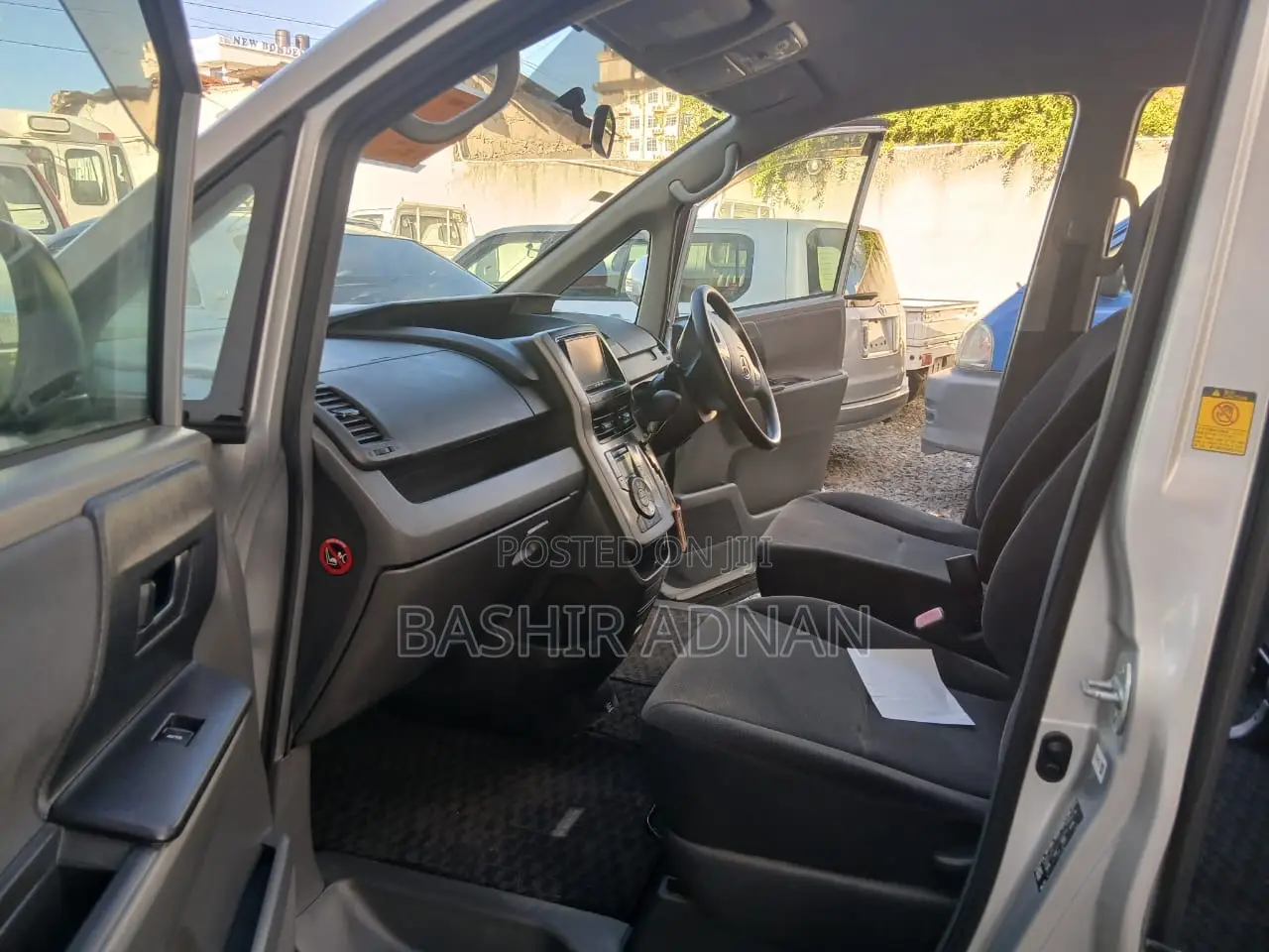 Toyota Noah 2009 Silver
