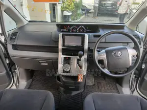 Toyota Noah 2009 Silver