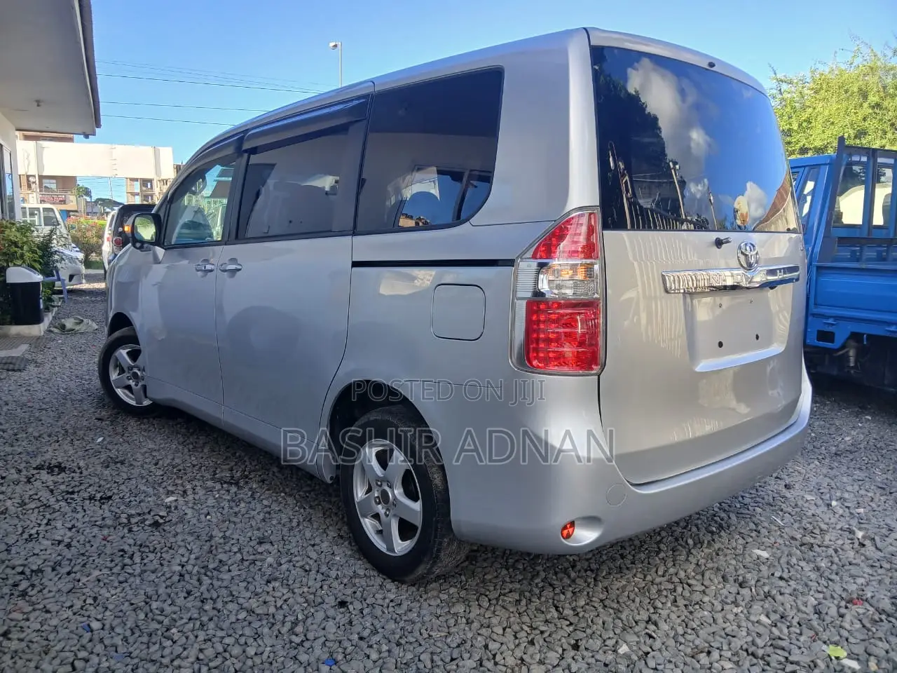Toyota Noah 2009 Silver