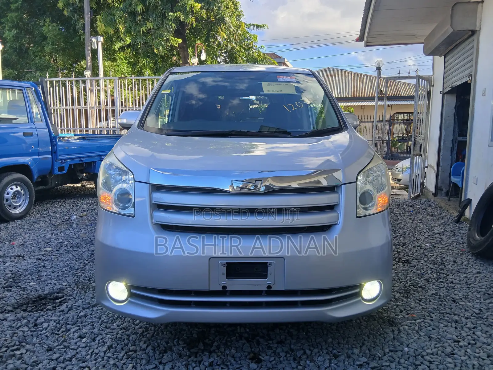 Toyota Noah 2009 Silver