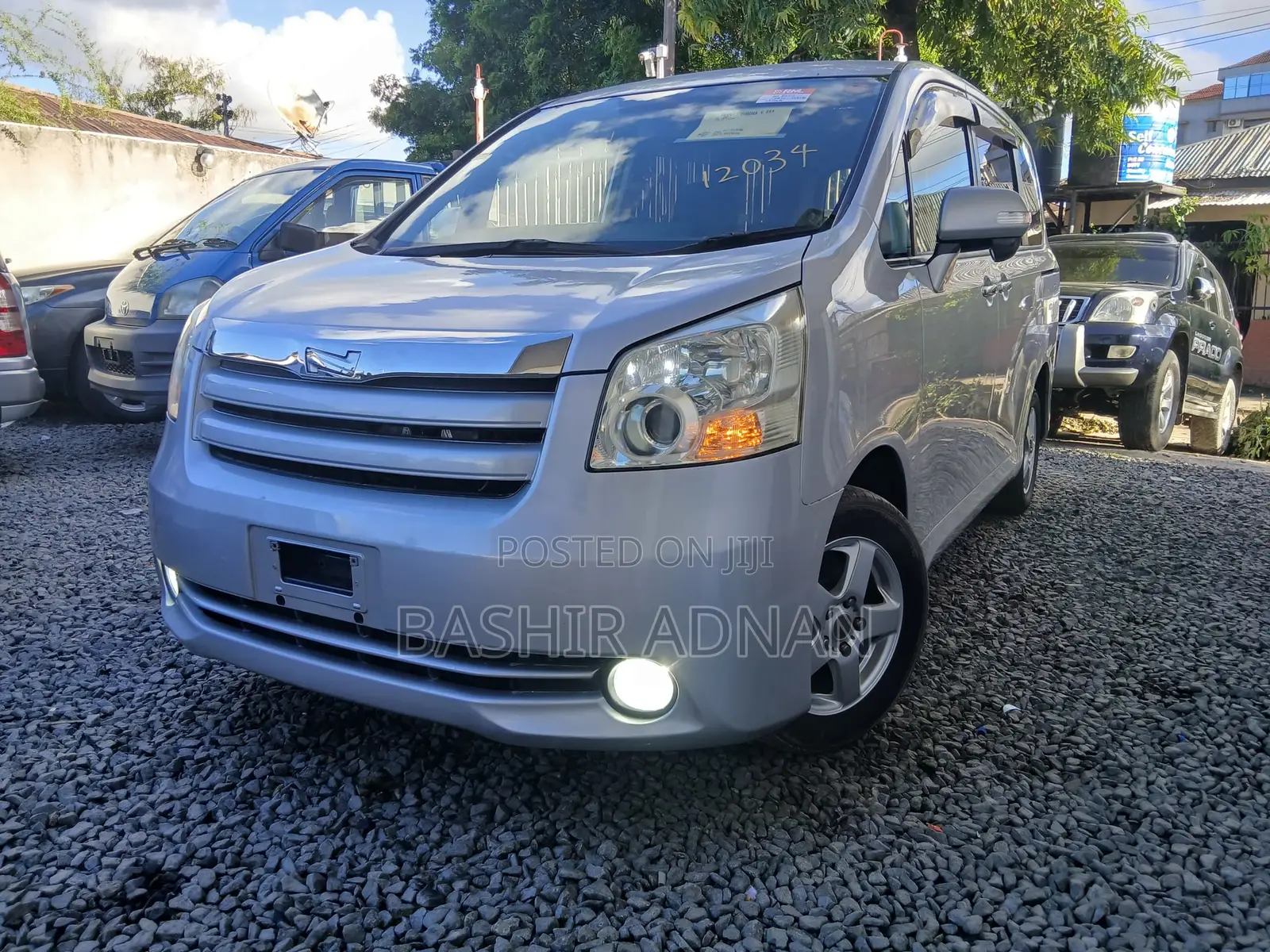 Toyota Noah 2009 Silver