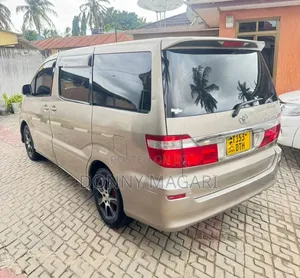 Toyota Alphard 2004 Gold
