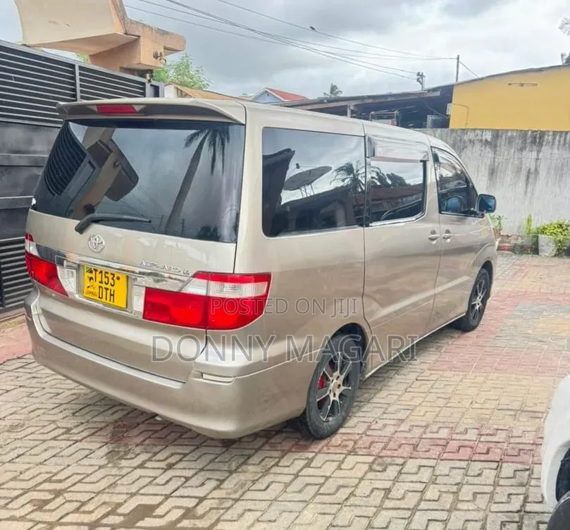 Toyota Alphard 2004 Gold