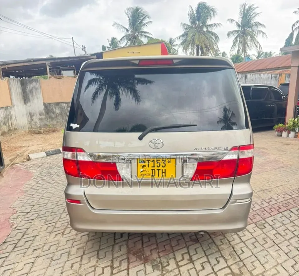 Toyota Alphard 2004 Gold