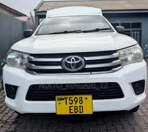 Toyota Hilux 2010 White
