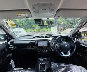 Toyota Hilux 2022 Gray