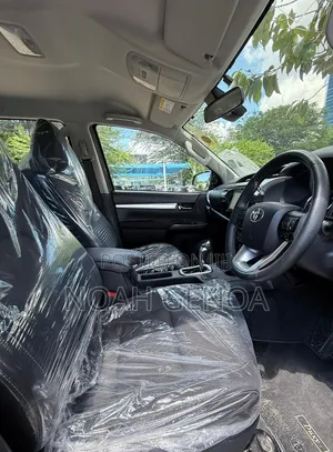 Toyota Hilux 2022 Gray