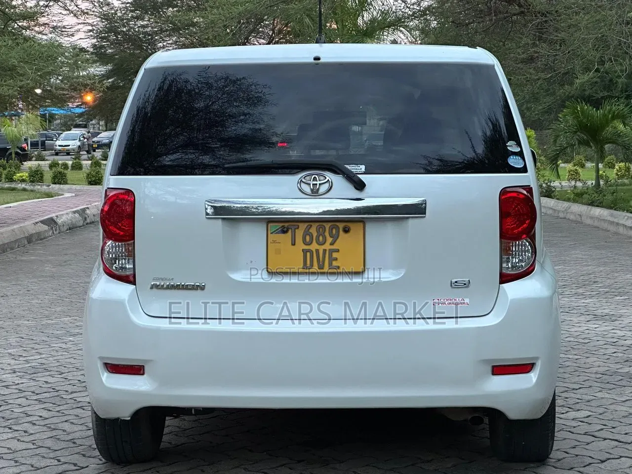 Toyota Corolla Rumion 2009 White