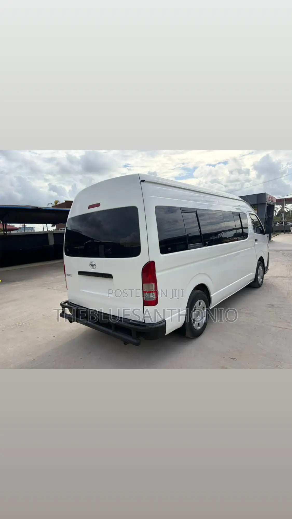 Toyota HiAce 2023 White