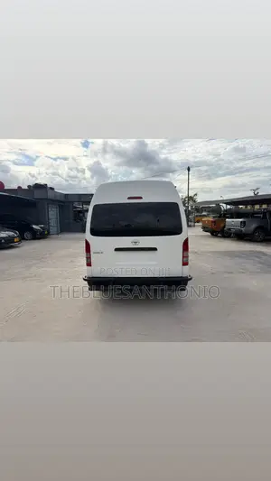 Toyota HiAce 2023 White