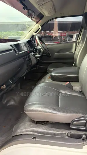 Toyota HiAce 2023 White