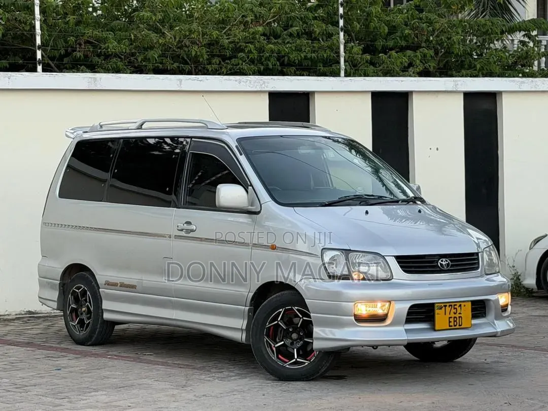 Toyota Noah 2.0 AWD (8 Seater) 2003 Silver
