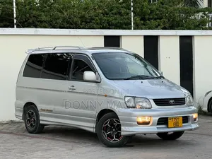 Toyota Noah 2.0 AWD (8 Seater) 2003 Silver