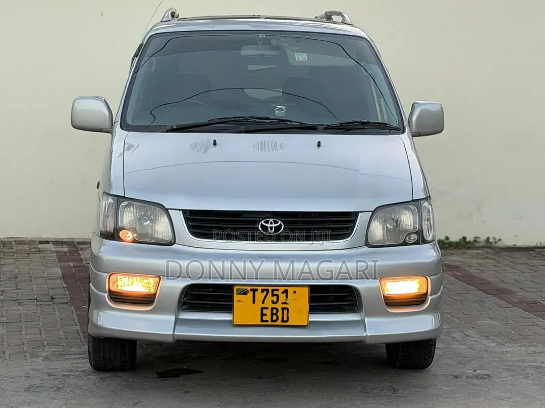 Toyota Noah 2.0 AWD (8 Seater) 2003 Silver