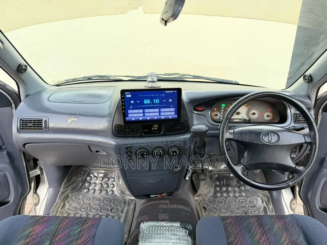 Toyota Noah 2.0 AWD (8 Seater) 2003 Silver