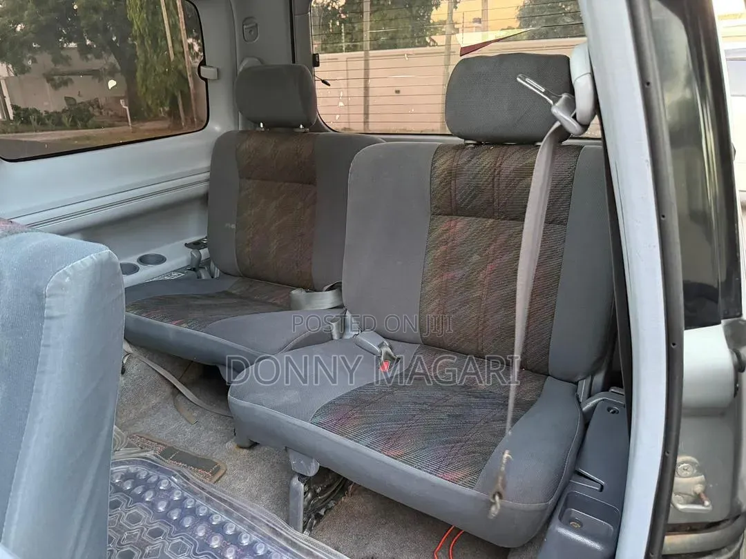 Toyota Noah 2.0 AWD (8 Seater) 2003 Silver