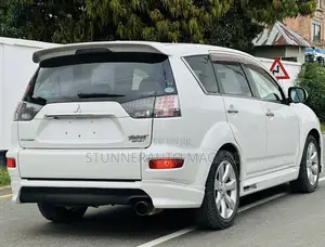 Mitsubishi Outlander 2010 Pearl