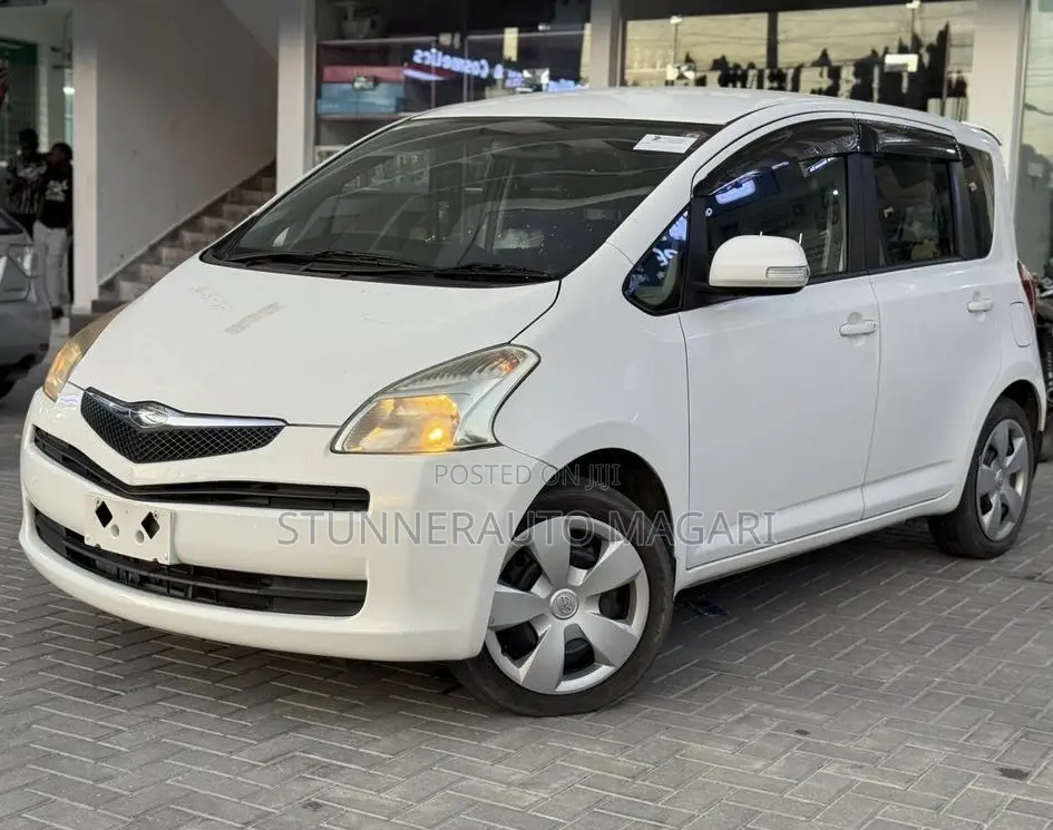 Toyota Ractis 2006 White