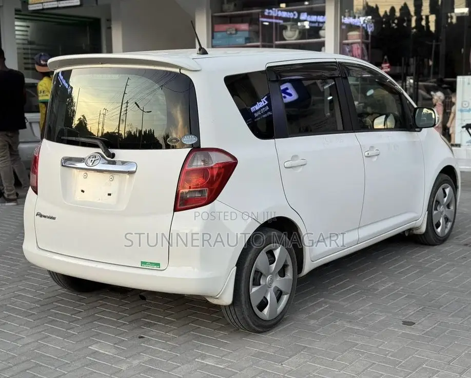 Toyota Ractis 2006 White
