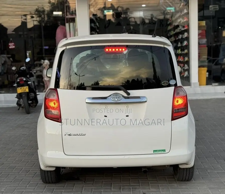 Toyota Ractis 2006 White