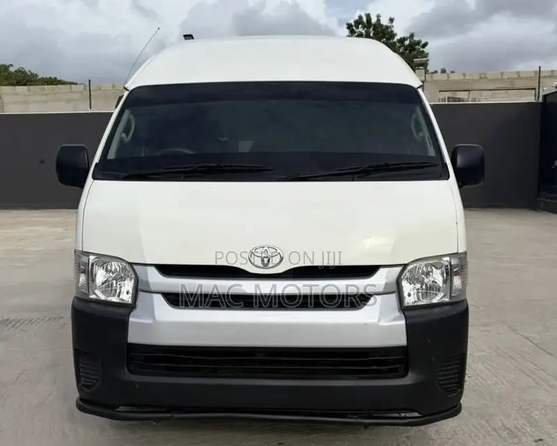 Toyota Quantum 2023 White