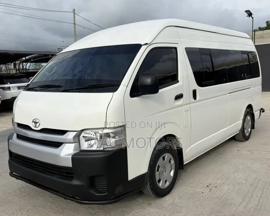 Toyota Quantum 2023 White