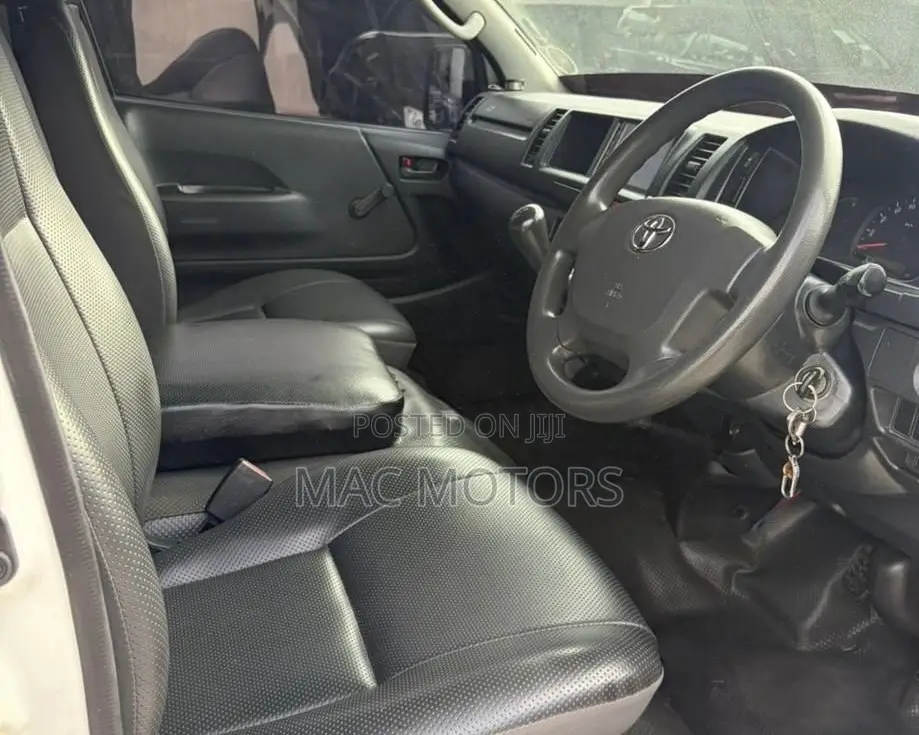 Toyota Quantum 2023 White