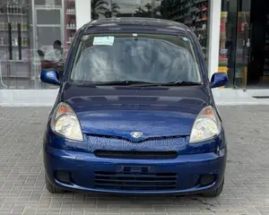 Toyota Fun Cargo 2004 Blue