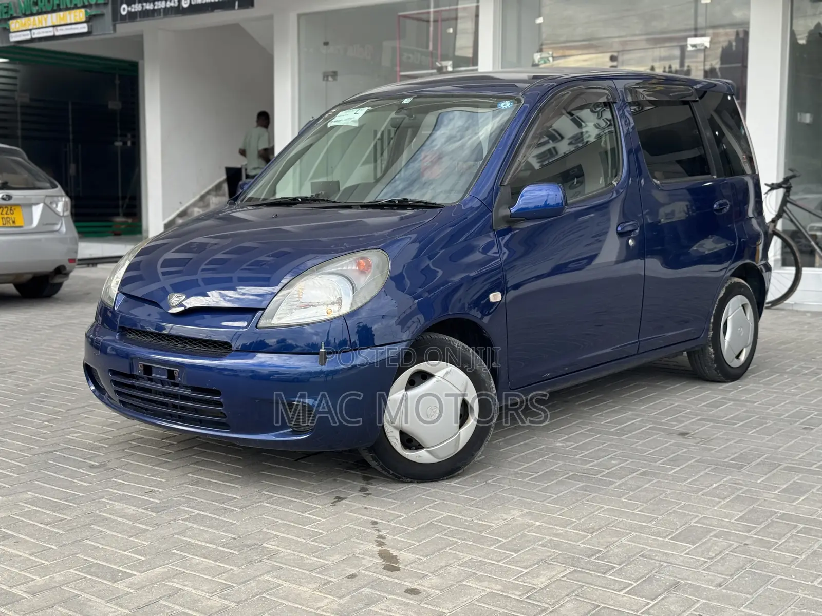 Toyota Fun Cargo 2004 Blue